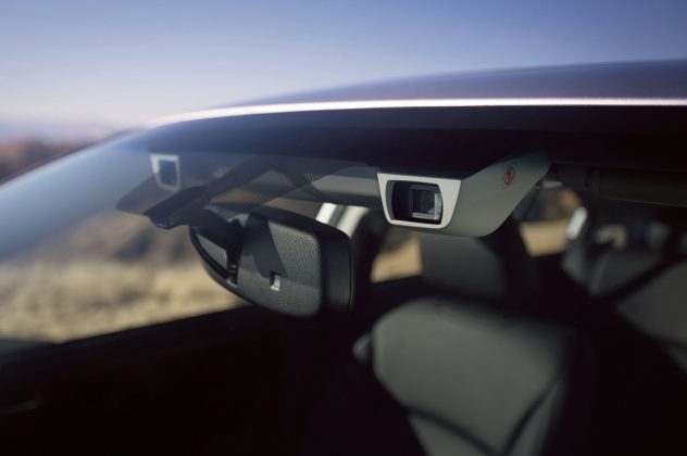 Subaru Forester 2.0i CVT interier autotest.sk eyesight kamera